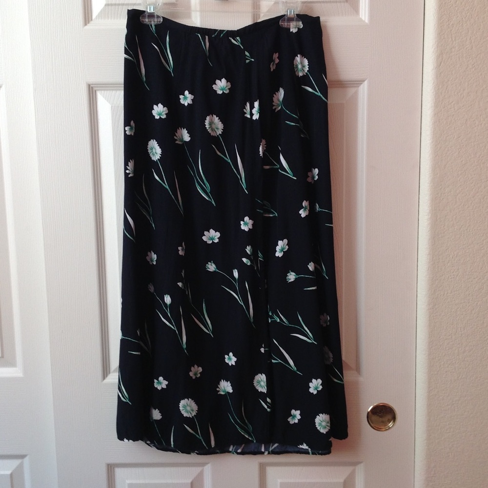 Flowered flowy skirt